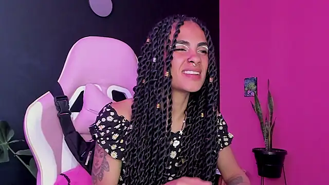 Juanadearco5 online show from 01-17-25, 06:54