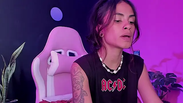 Juanadearco5 online show from 02-25-25, 03:27