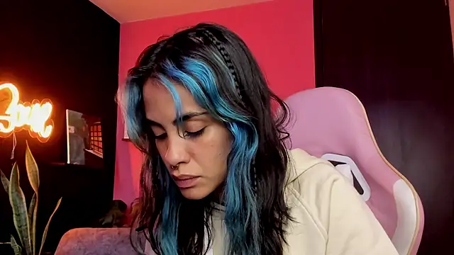 Juanadearco5 online show from 10-15-25, 09:37