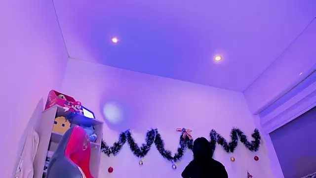 madelyn rose  online show from 12-20-24, 02:19