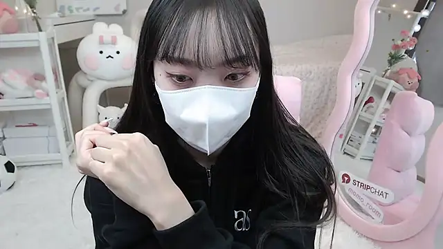 momo room online show from 01-19-25, 03:39