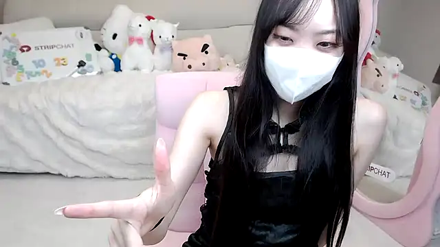 momo room online show from 10-23-25, 10:36