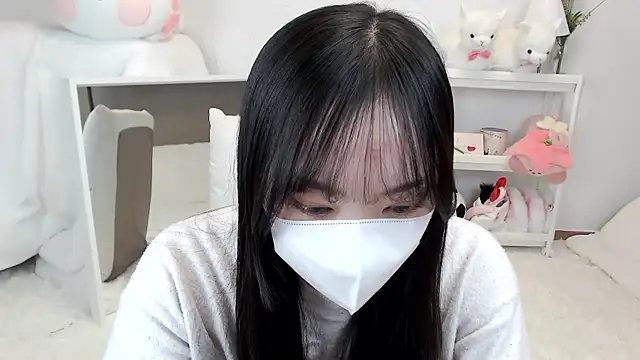 Snapshot of momo_room chatting on 04-17-26, 12:52 momo room online show from 04-17-26, 12:52