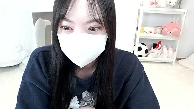 Snapshot of momo_room chatting on 04-25-26, 11:02 momo room online show from 04-25-26, 11:02