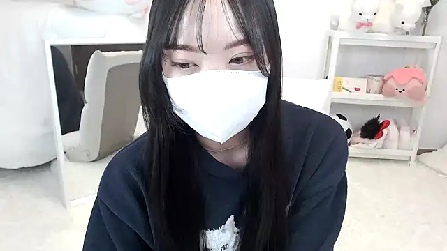 Snapshot of momo_room chatting on 04-26-26, 12:36 momo room online show from 04-26-26, 12:36