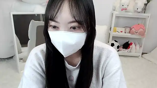 Snapshot of momo_room chatting on 05-03-26, 11:16 momo room online show from 05-03-26, 11:16
