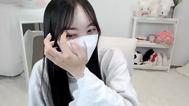 Snapshot of momo_room chatting on 05-04-26, 12:34 momo room online show from 05-04-26, 12:34