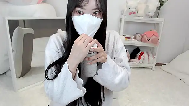 Snapshot of momo_room chatting on 05-05-26, 04:20 momo room online show from 05-05-26, 04:20