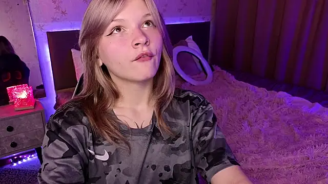 Snapshot of LitaBrom chatting on 12-02-24, 04:20 LitaBrom online show from 12-02-24, 04:20