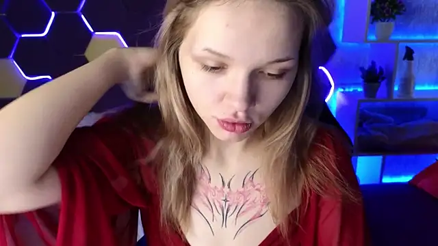 Snapshot of LitaBrom chatting on 12-15-24, 06:40 LitaBrom online show from 12-15-24, 06:40