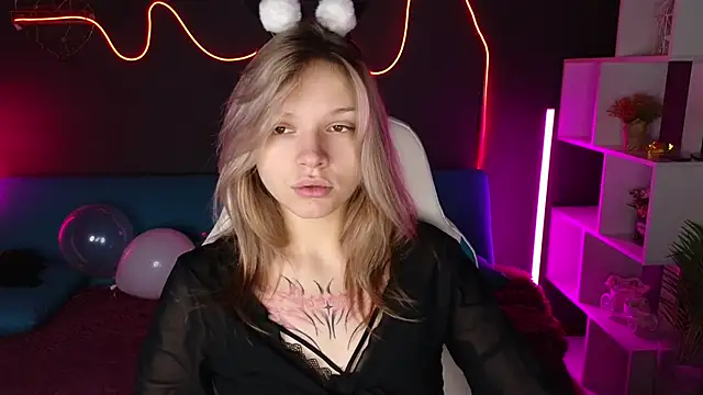 Snapshot of LitaBrom chatting on 12-20-24, 01:14 LitaBrom online show from 12-20-24, 01:14