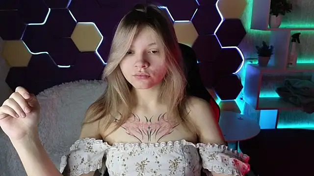 Snapshot of LitaBrom chatting on 12-30-24, 01:15 LitaBrom online show from 12-30-24, 01:15