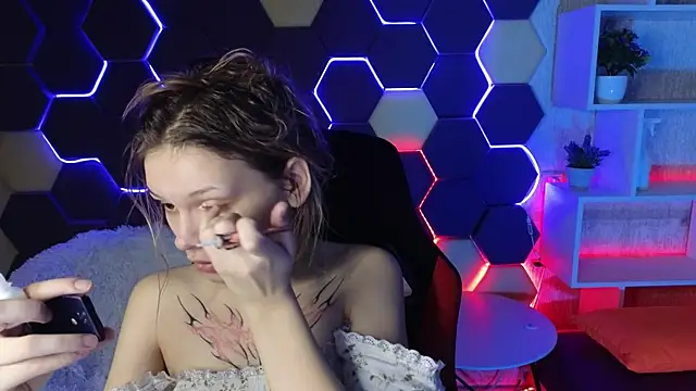 Snapshot of LitaBrom chatting on 01-18-25, 08:31 LitaBrom online show from 01-18-25, 08:31