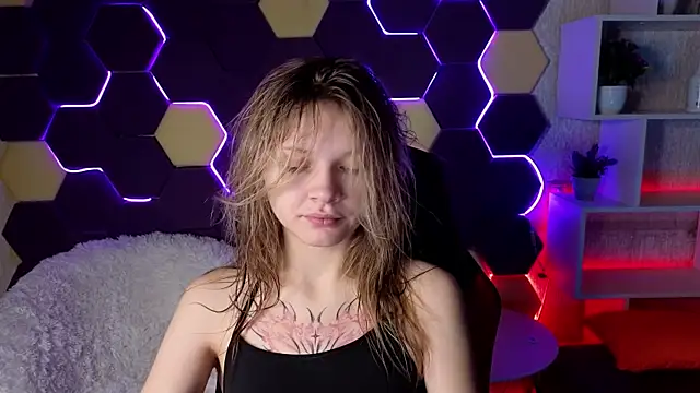 Snapshot of LitaBrom chatting on 01-20-25, 01:28 LitaBrom online show from 01-20-25, 01:28