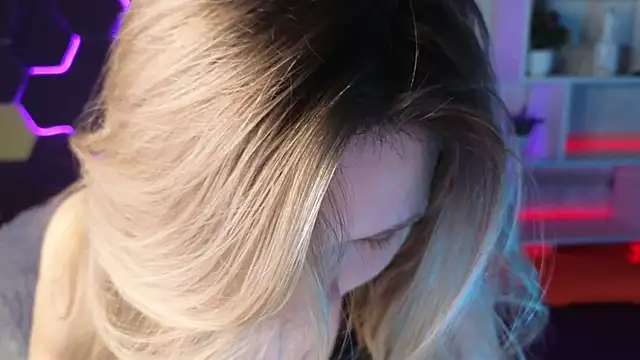 Snapshot of LitaBrom chatting on 01-21-25, 01:08 LitaBrom online show from 01-21-25, 01:08