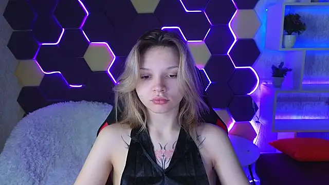 Snapshot of LitaBrom chatting on 01-23-25, 01:19 LitaBrom online show from 01-23-25, 01:19