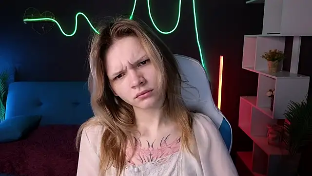 Snapshot of LitaBrom chatting on 02-05-25, 01:15 LitaBrom online show from 02-05-25, 01:15