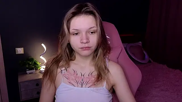 Snapshot of LitaBrom chatting on 02-07-25, 01:04 LitaBrom online show from 02-07-25, 01:04