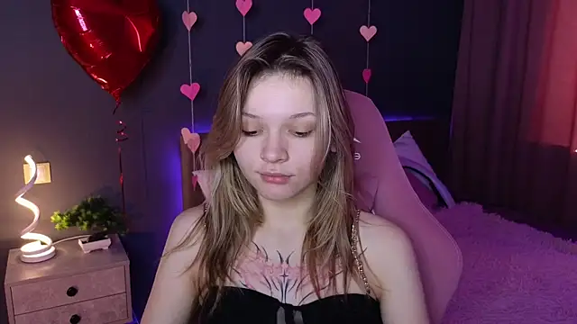 Snapshot of LitaBrom chatting on 02-18-25, 04:37 LitaBrom online show from 02-18-25, 04:37