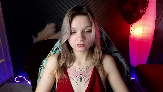 Snapshot of LitaBrom chatting on 03-09-25, 01:04 LitaBrom online show from 03-09-25, 01:04