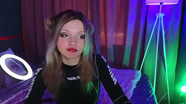 Snapshot of LitaBrom chatting on 03-17-25, 11:21 LitaBrom online show from 03-17-25, 11:21