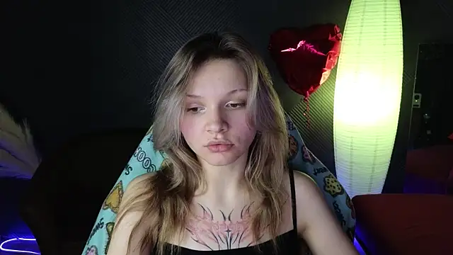 Snapshot of LitaBrom chatting on 03-18-25, 04:15 LitaBrom online show from 03-18-25, 04:15