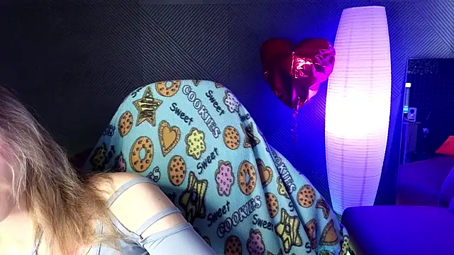 Snapshot of LitaBrom chatting on 03-23-25, 04:16 LitaBrom online show from 03-23-25, 04:16