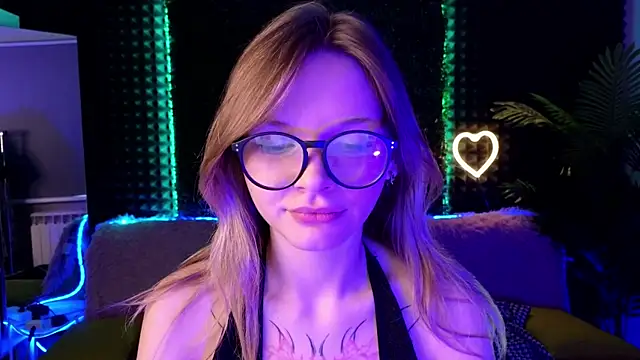 Snapshot of LitaBrom chatting on 10-07-25, 02:09 LitaBrom online show from 10-07-25, 02:09