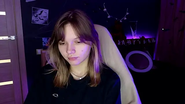 Snapshot of LitaBrom chatting on 10-24-25, 03:03 LitaBrom online show from 10-24-25, 03:03