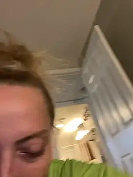 Snapshot of lezbean24 chatting on 03-21-26, 03:48 lezbean24 online show from 03-21-26, 03:48