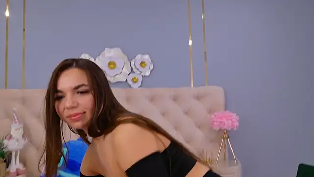 CamillaLarson online show from 12-19-24, 09:18