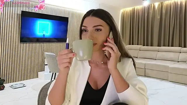 ReyaSophia online show from 10-06-25, 07:44