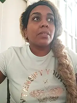 ELLA KELLY online show from 12-22-25, 01:08