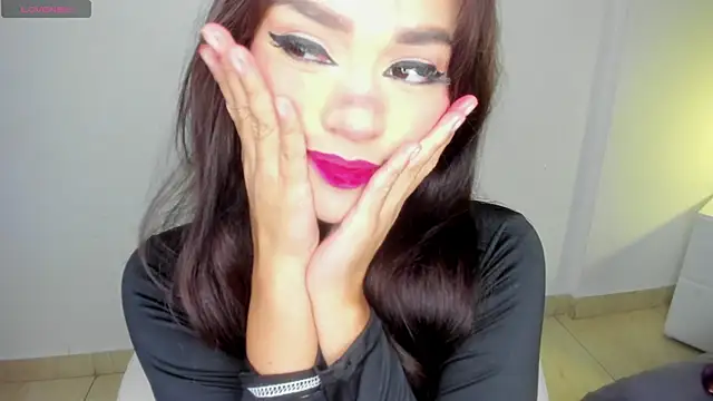 Snapshot of HarleyQueen_Robbie chatting on 01-21-25, 11:55 HarleyQueen Robbie online show from 01-21-25, 11:55