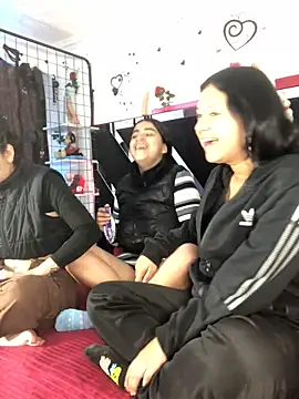 1lovelygirls online show from 11-20-25, 12:16