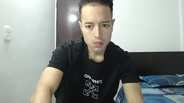 Snapshot of dimitriquiet05 chatting on 12-18-24, 01:59 dimitriquiet05 online show from 12-18-24, 01:59