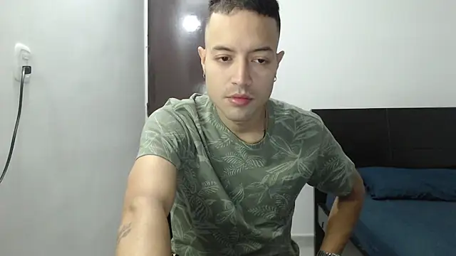 Snapshot of dimitriquiet05 chatting on 12-28-24, 02:11 dimitriquiet05 online show from 12-28-24, 02:11