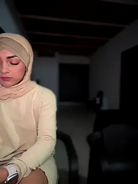 lalilamassu1 online show from 09-30-25, 01:32