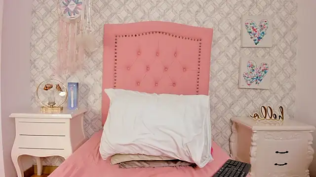 Sara  Williams online show from 02-09-25, 06:43