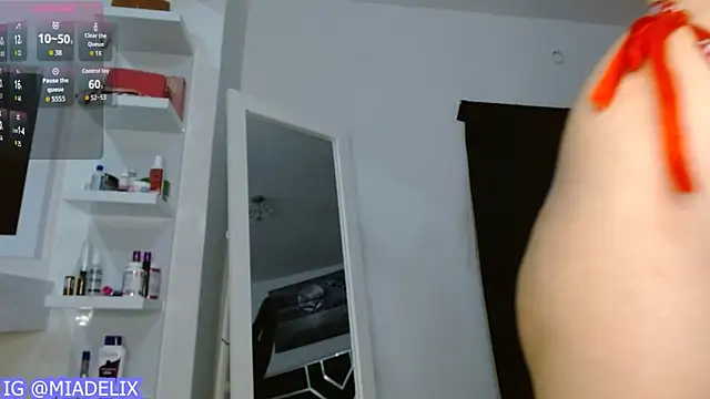 Snapshot of -MiaDelight- chatting on 05-08-26, 04:56 -MiaDelight- online show from 05-08-26, 04:56