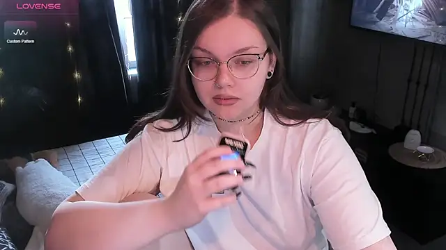 Snapshot of EvaBae chatting on 12-05-24, 09:06 EvaBae online show from 12-05-24, 09:06