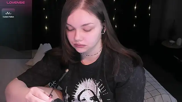 Snapshot of EvaBae chatting on 12-10-24, 12:05 EvaBae online show from 12-10-24, 12:05