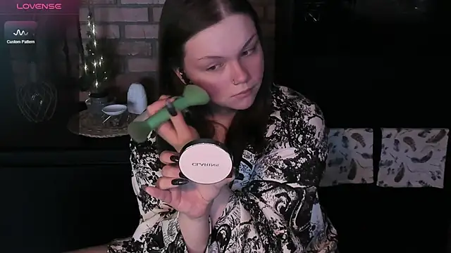 Snapshot of EvaBae chatting on 12-14-24, 08:13 EvaBae online show from 12-14-24, 08:13