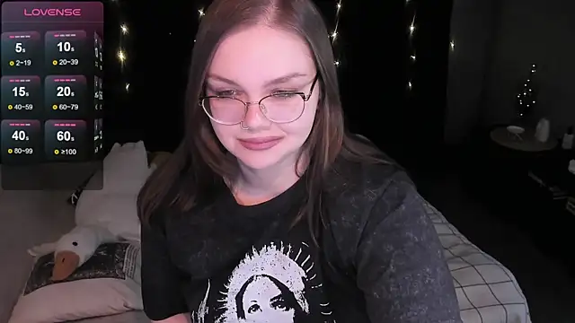 Snapshot of EvaBae chatting on 12-20-24, 02:05 EvaBae online show from 12-20-24, 02:05