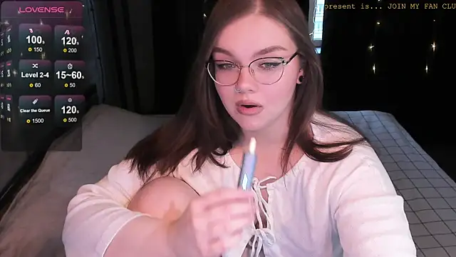 Snapshot of EvaBae chatting on 12-24-24, 09:17 EvaBae online show from 12-24-24, 09:17