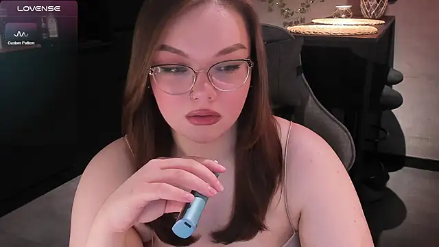 Snapshot of EvaBae chatting on 02-01-25, 10:48 EvaBae online show from 02-01-25, 10:48