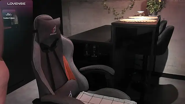 Snapshot of EvaBae chatting on 02-10-25, 01:22 EvaBae online show from 02-10-25, 01:22