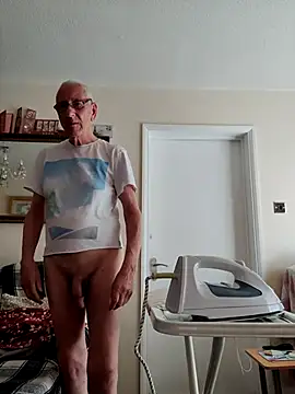 Snapshot of cutaboverest chatting on 05-24-26, 03:06 cutaboverest online show from 05-24-26, 03:06