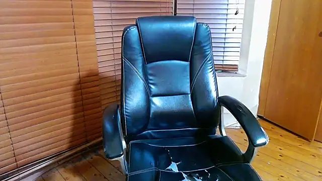 Foxy African online show from 10-16-25, 04:08