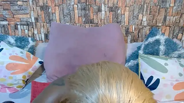 Snapshot of Foxy_African chatting on 12-20-25, 08:21 Foxy African online show from 12-20-25, 08:21